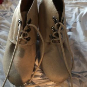 Brand new type Z wedged boots